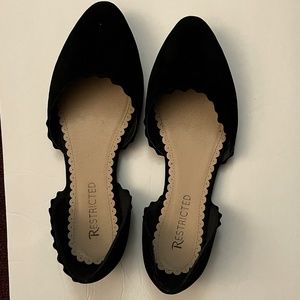 Scalloped Edge Pointed Toe Flats